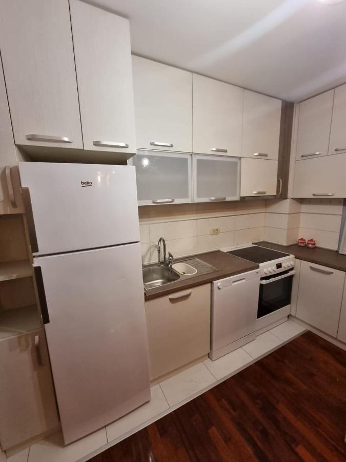 5 Star Apartment พอดโกริกา ภายนอก รูปภาพ